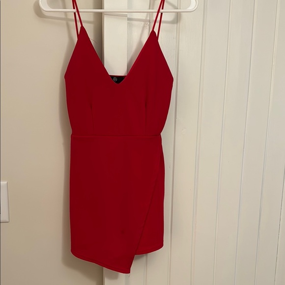 Elegant Red Spaghetti Strap Dress - Picture 1 of 3